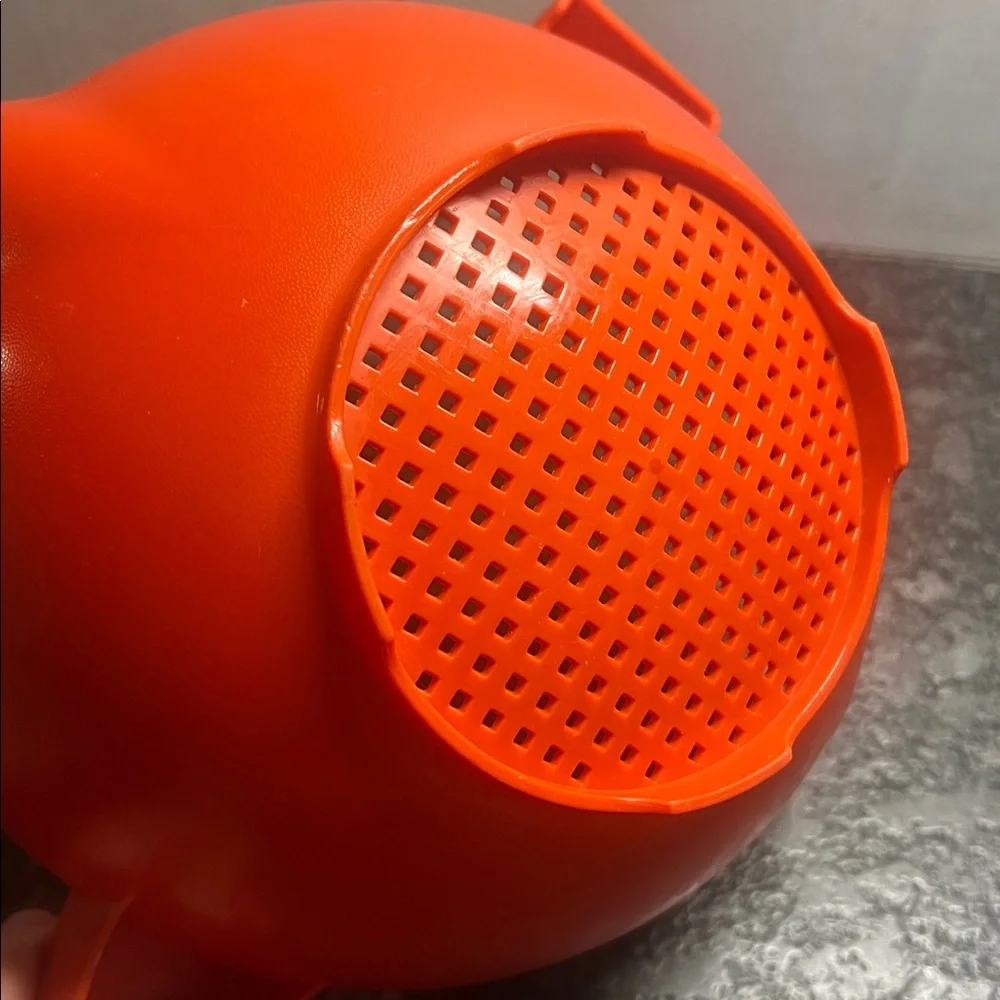 Vintage 8” Red Strainer with Handle by Tupperware.  Exc condition. Looks new